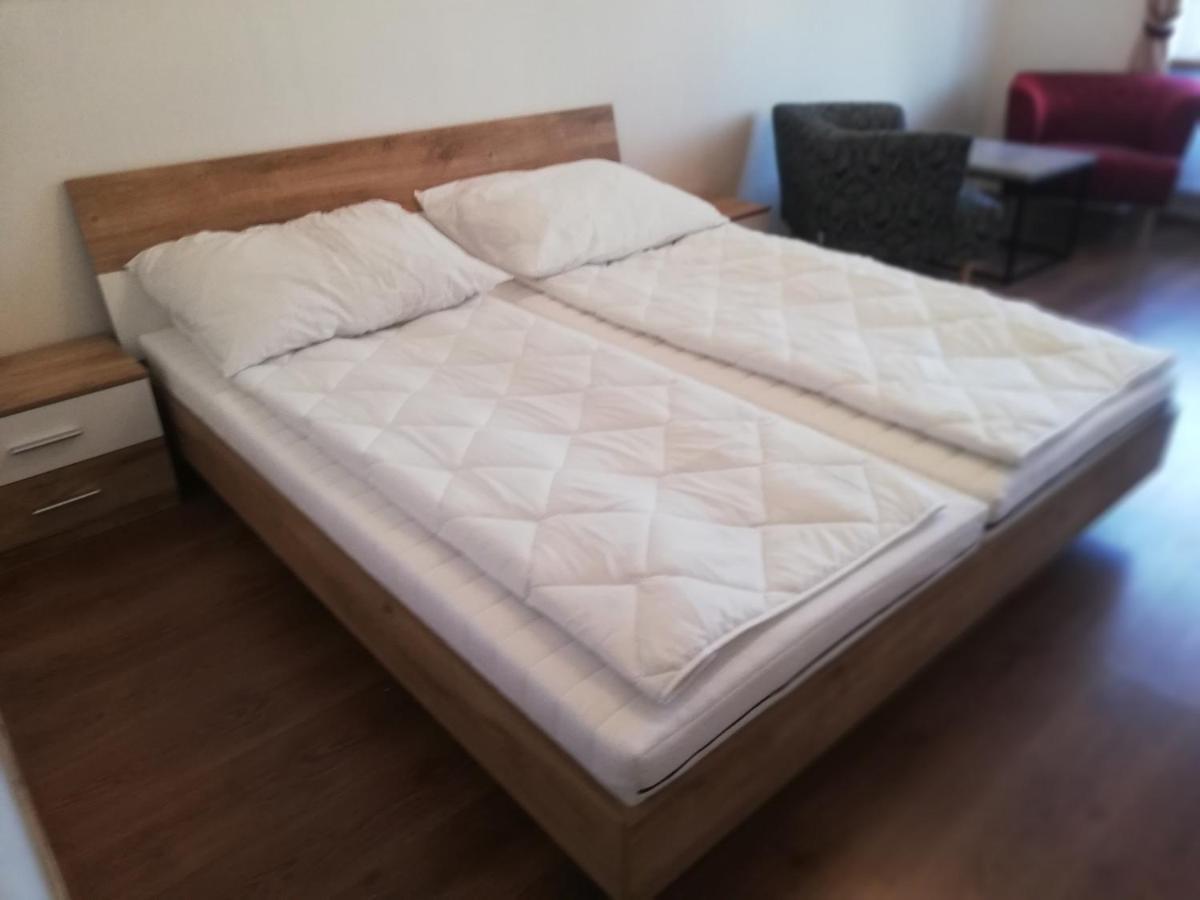 70m2 *